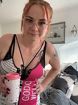 Fiebie licious  online show from April 14, 4:34 pm