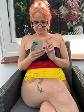 Fiebie licious  online show from June 20, 1:27 pm