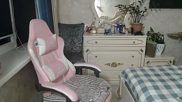 Snapshot of Sweet_Lena7 chatting on June 12, 3:54 pm Sweet Lena7 online show from June 12, 3:54 pm