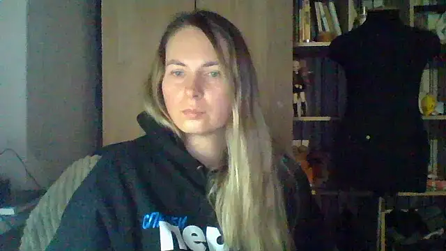 Mollie365 online show from March 8, 4:21 pm