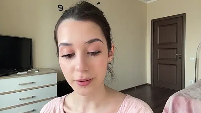 AdeleVelvet online show from April 18, 11:12 am