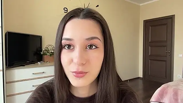 AdeleVelvet online show from April 4, 9:05 am