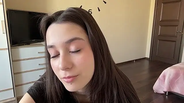 AdeleVelvet online show from March 15, 10:55 am