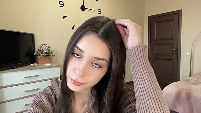 AdeleVelvet online show from April 5, 9:16 am