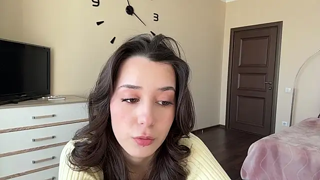 AdeleVelvet online show from April 10, 8:21 am