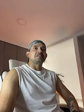 TroyeSavage online show from April 14, 9:53 pm