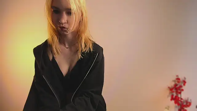 August female online show from March 26, 1:42 pm