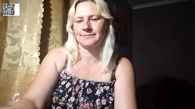 Snapshot of DiamondLady555 chatting on July 7, 6:00 pm DiamondLady555 online show from July 7, 6:00 pm