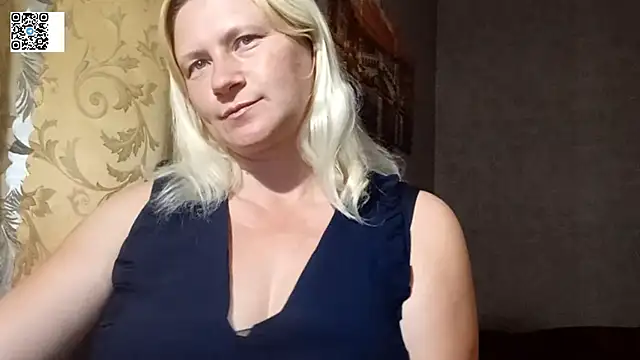 Snapshot of DiamondLady555 chatting on July 13, 6:29 pm DiamondLady555 online show from July 13, 6:29 pm