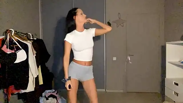 JonnaSzerszen online show from April 7, 5:15 pm