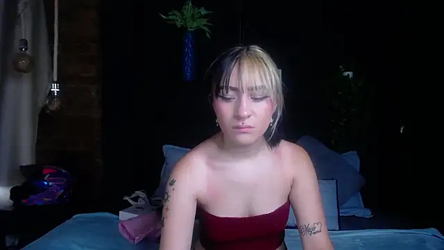 melodygirl2   online show from April 9, 7:53 pm