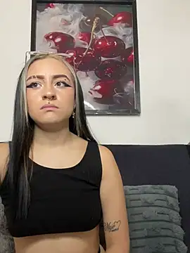 melodygirl2   online show from March 18, 7:37 pm