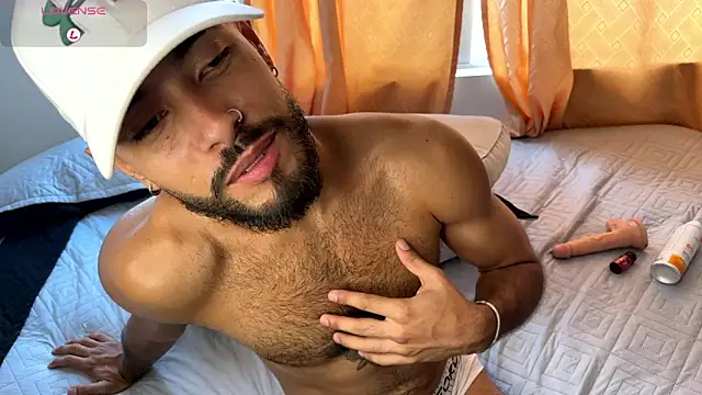 Mateobaer  online show from April 22, 4:25 pm