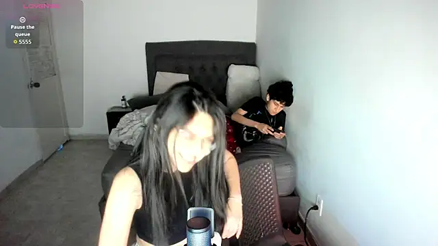 Cloebennet013 online show from April 27, 6:00 am