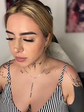 CarolQueen1  online show from April 4, 1:50 pm