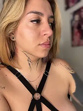 CarolQueen1  online show from April 12, 12:41 pm