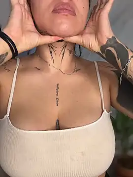 CarolQueen1  online show from March 26, 1:09 pm