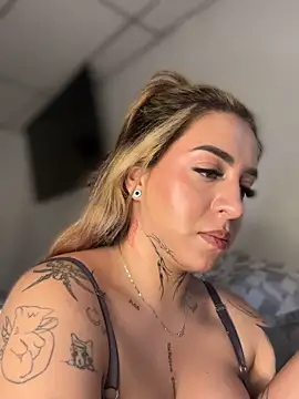 CarolQueen1  online show from April 19, 6:10 pm