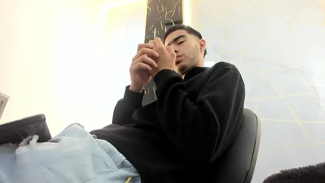 Valentin Lux online show from April 18, 2:14 am