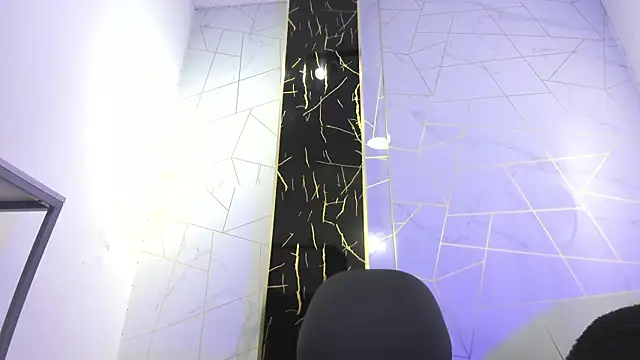 Valentin Lux online show from April 14, 3:00 am