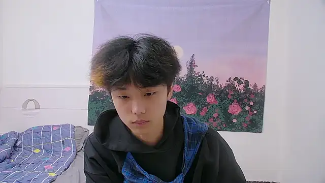 icecream-002 online show from April 10, 11:17 am