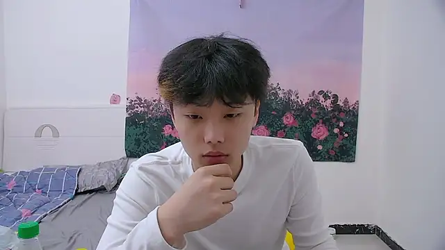 icecream-002 online show from April 18, 12:40 pm