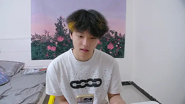 icecream-002 online show from April 14, 1:16 pm