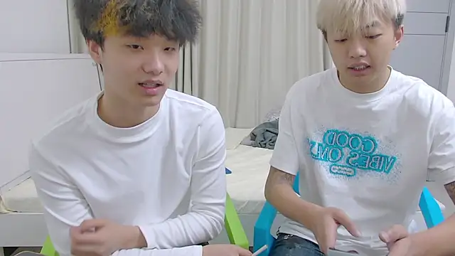 icecream-002 online show from April 3, 12:33 pm