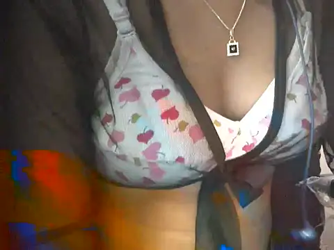 Couplehot00 online show from April 29, 7:23 am