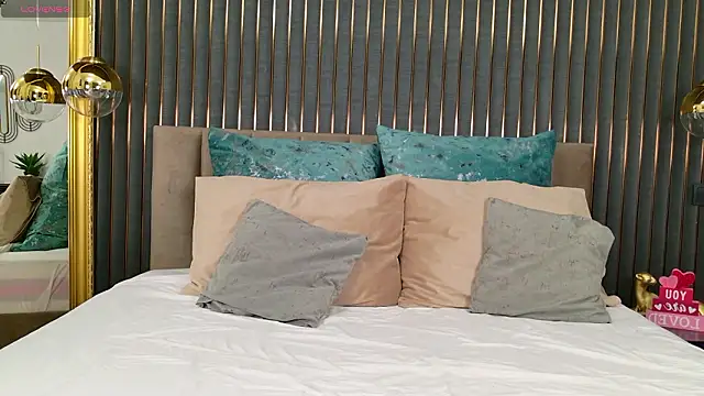 SophieFinn online show from March 31, 4:20 pm