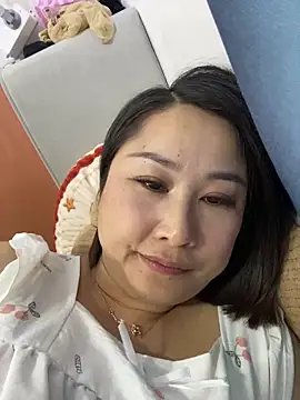 Snapshot of xiaoyi-10 chatting on May 17, 10:04 am xiaoyi-10 online show from May 17, 10:04 am