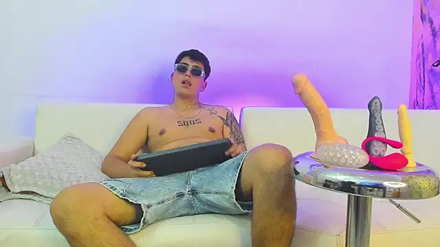 ThomasThundr online show from April 14, 6:29 am