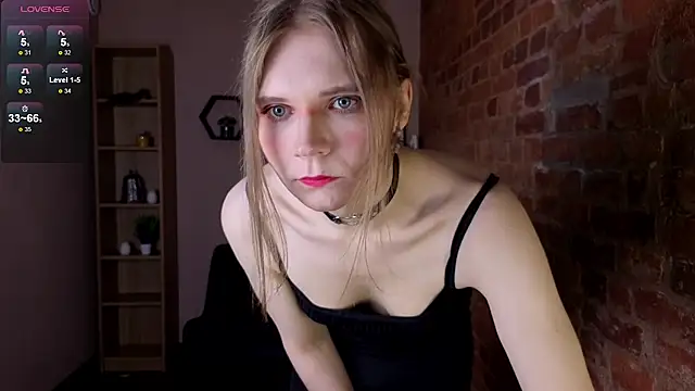 LoralAvery online show from April 24, 9:39 pm