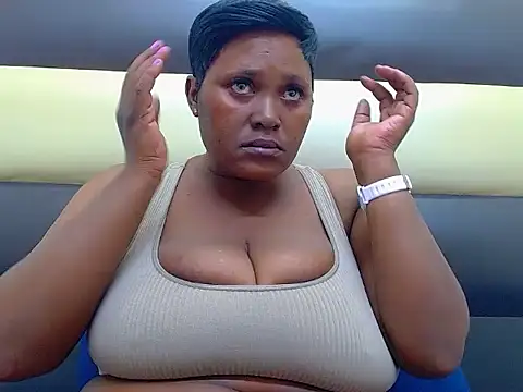 Snapshot of SexyBoobs44DD chatting on June 5, 5:51 pm SexyBoobs44DD online show from June 5, 5:51 pm
