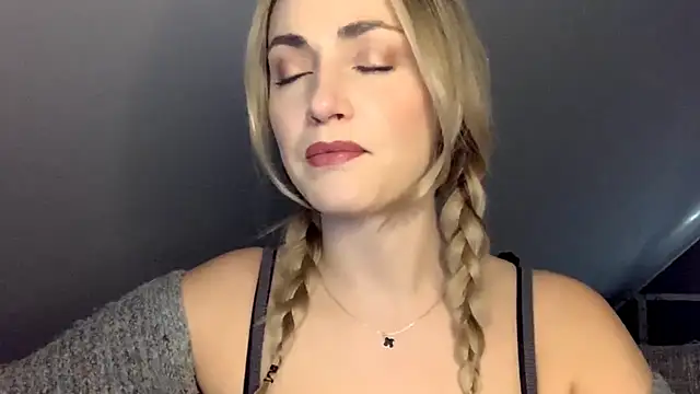 ScarlettSensitive online show from April 20, 2:18 pm