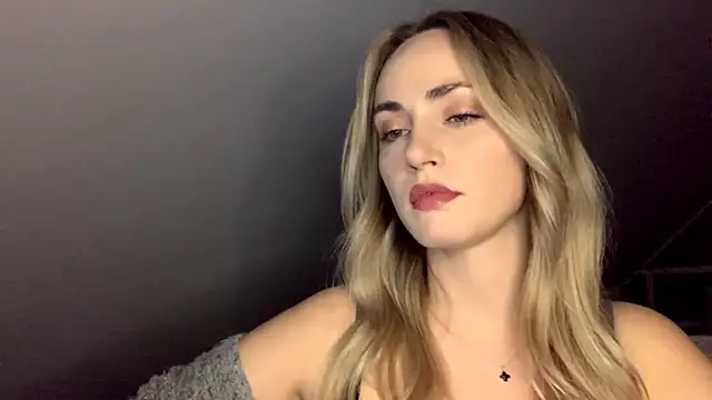 ScarlettSensitive online show from April 19, 8:11 pm