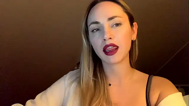 ScarlettSensitive online show from March 24, 9:15 pm