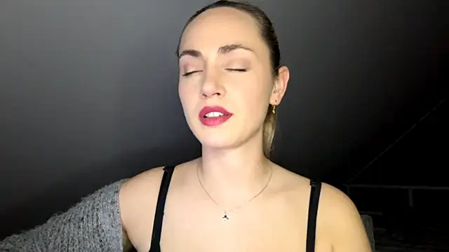 ScarlettSensitive online show from May 21, 8:28 pm