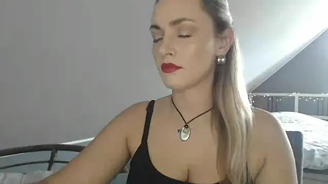ScarlettSensitive online show from June 19, 2:23 pm