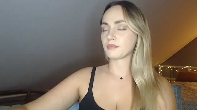 ScarlettSensitive online show from June 30, 8:20 pm