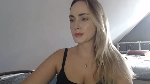 ScarlettSensitive online show from July 22, 2:19 pm