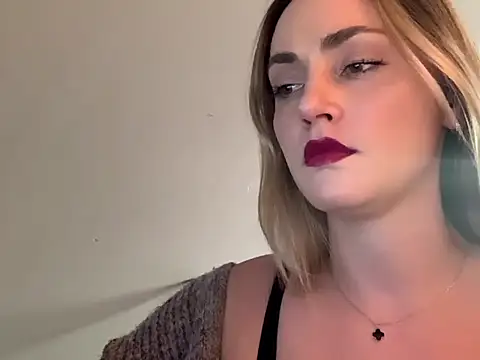 ScarlettSensitive online show from April 7, 3:14 pm