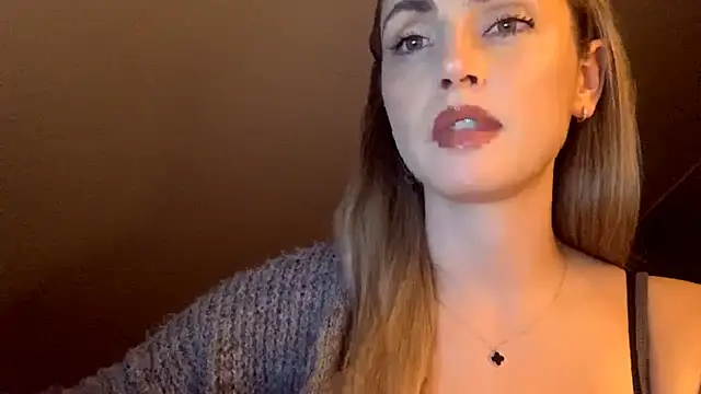 ScarlettSensitive online show from April 10, 8:27 pm