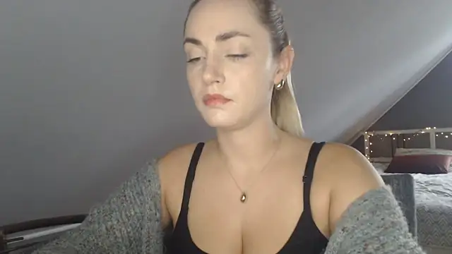 ScarlettSensitive online show from July 21, 6:15 am
