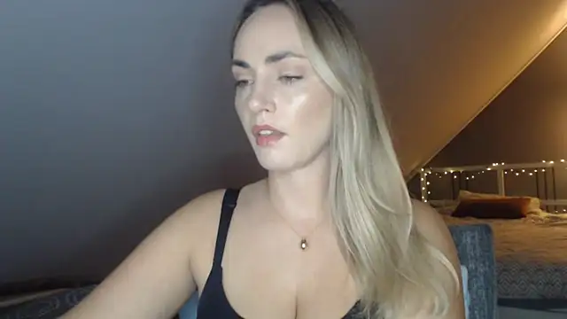 ScarlettSensitive online show from July 21, 8:21 pm