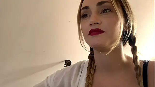 ScarlettSensitive online show from April 3, 2:23 pm