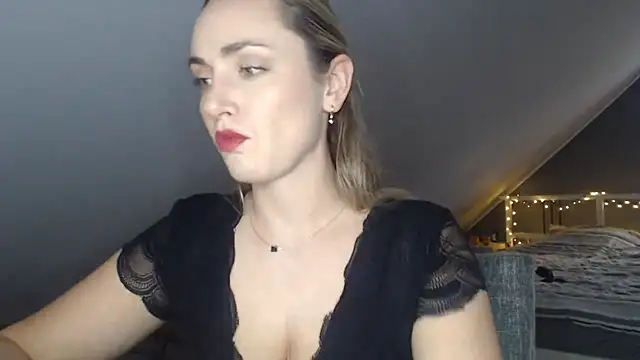 ScarlettSensitive online show from June 1, 6:29 pm