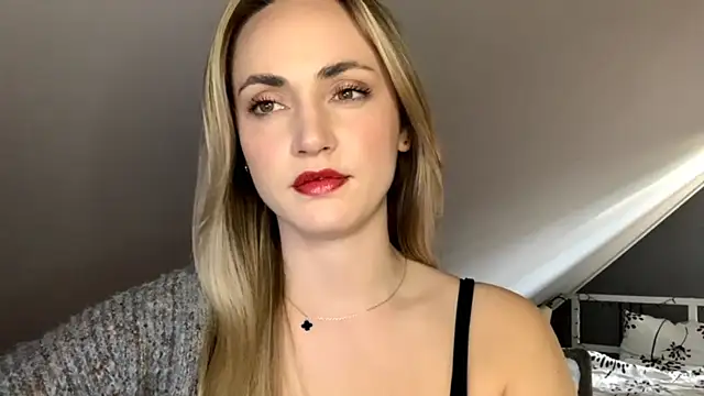 ScarlettSensitive online show from May 6, 9:35 am