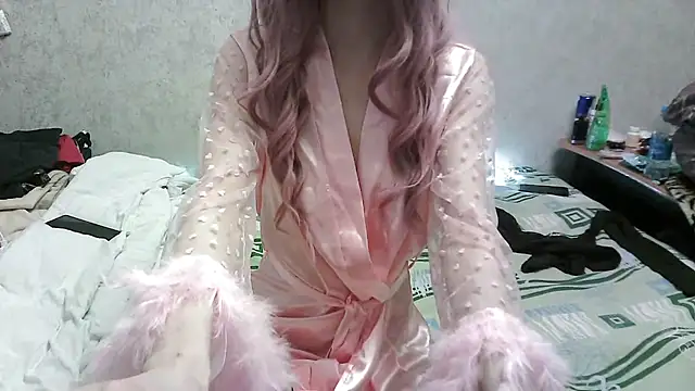 JanetAhHenru online show from April 19, 7:42 am