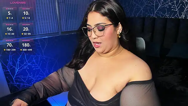 Charlottxl online show from June 18, 4:00 am